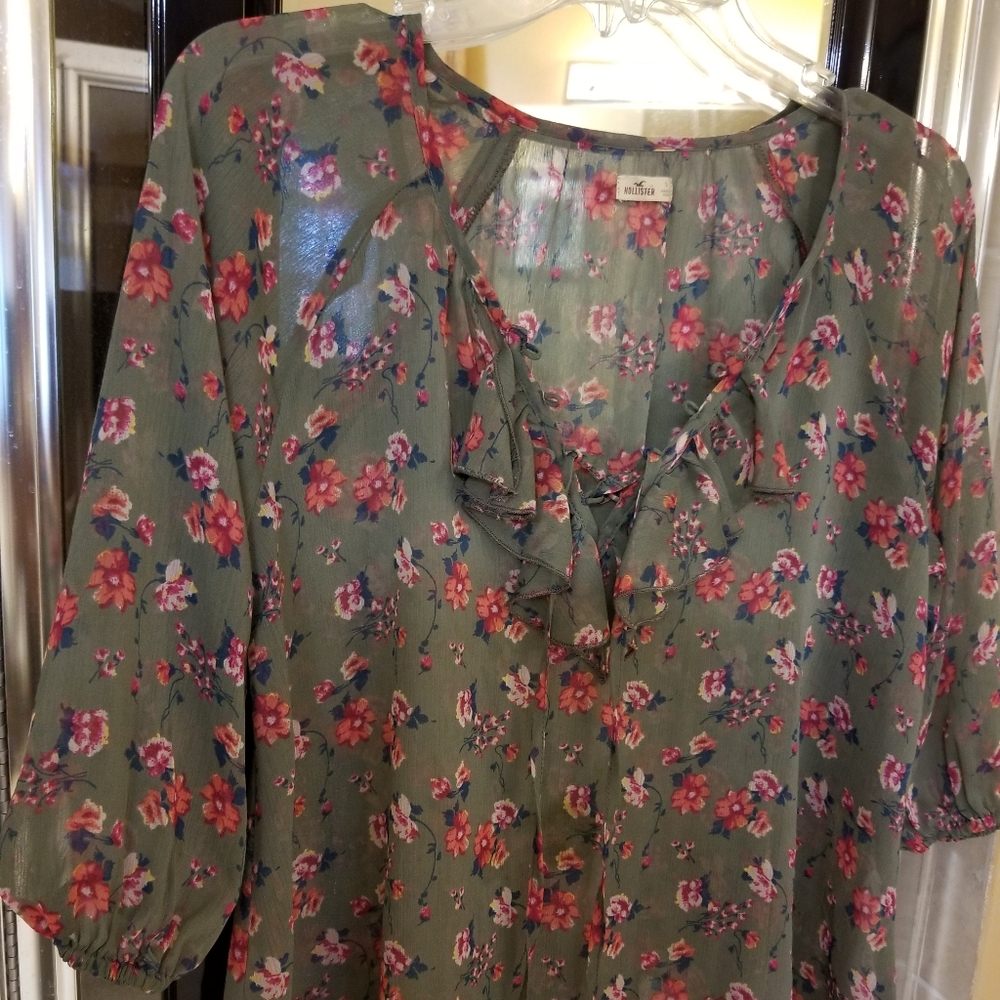 Hollister blouse - Picture 5 of 6